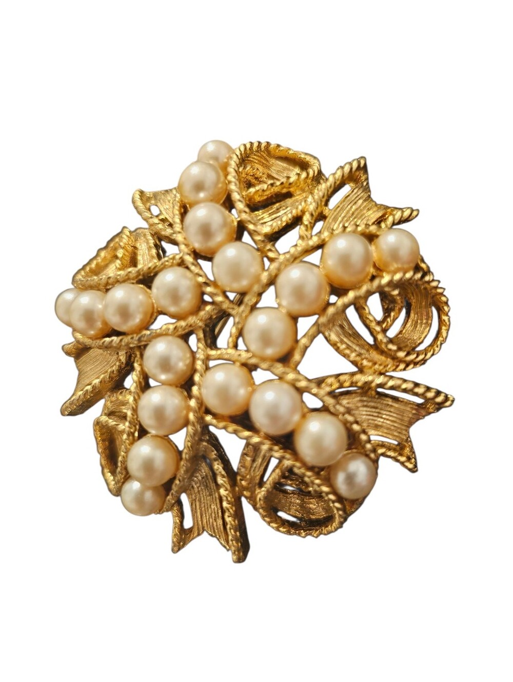 Vintage Crown TRIFARI Brooch Pin Gold Tone Leaves with Faux Pearls Wreath